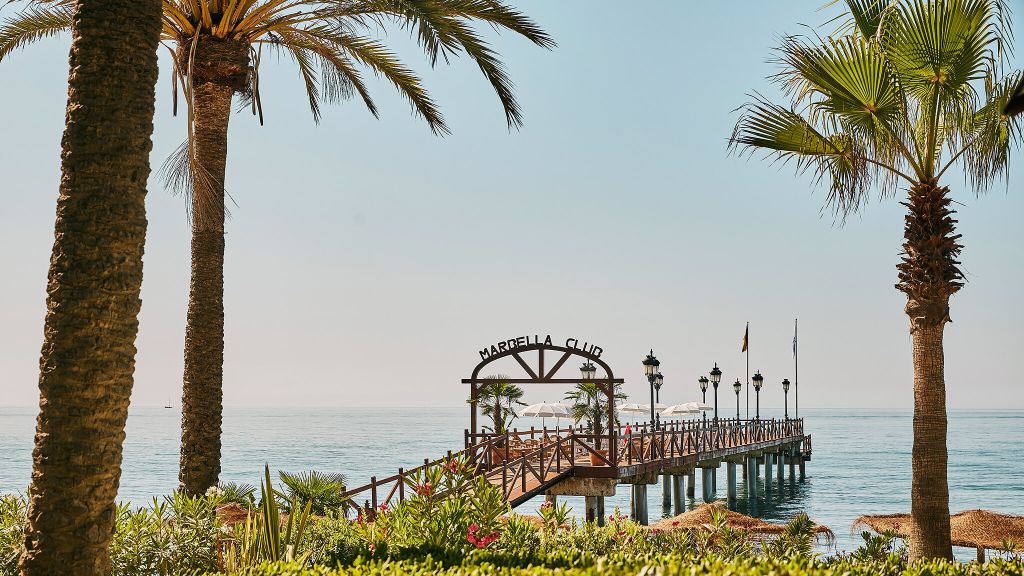 marbella beach pier