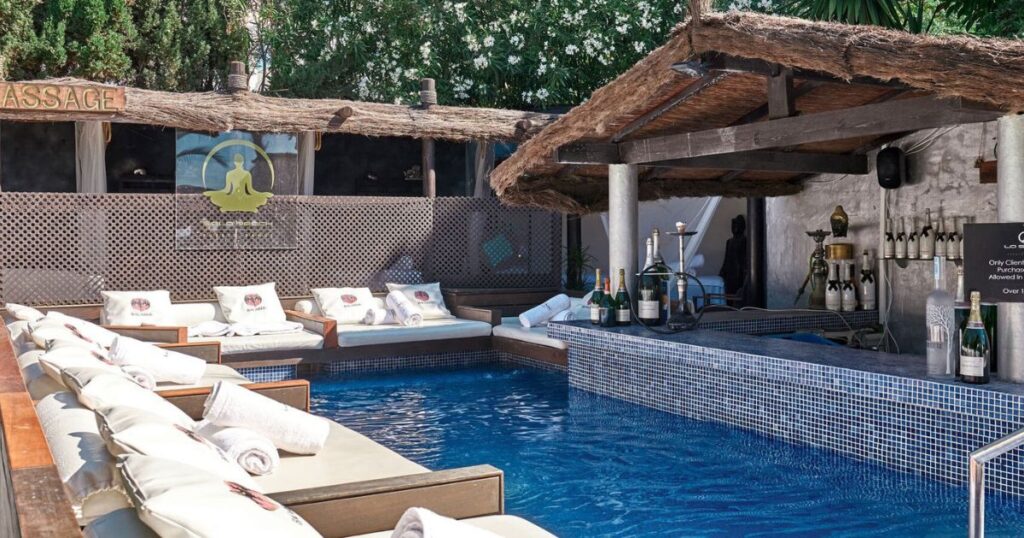 La Sala by the Sea Vip jacuzzi zone. Marbella Beach Club