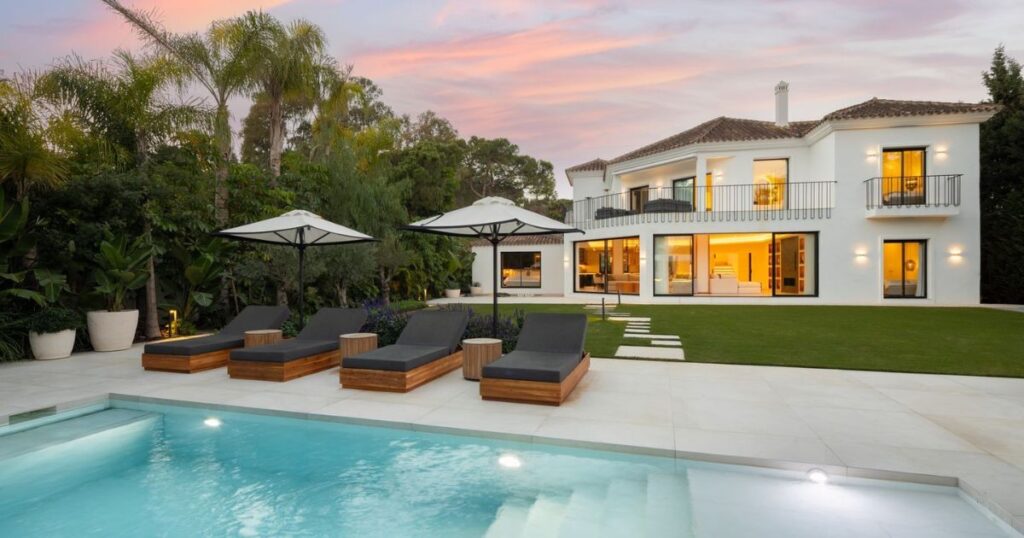 renting holiday villa in Marbella