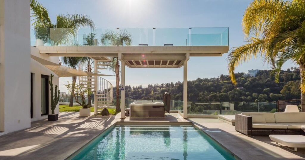 renting holiday villa in Marbella