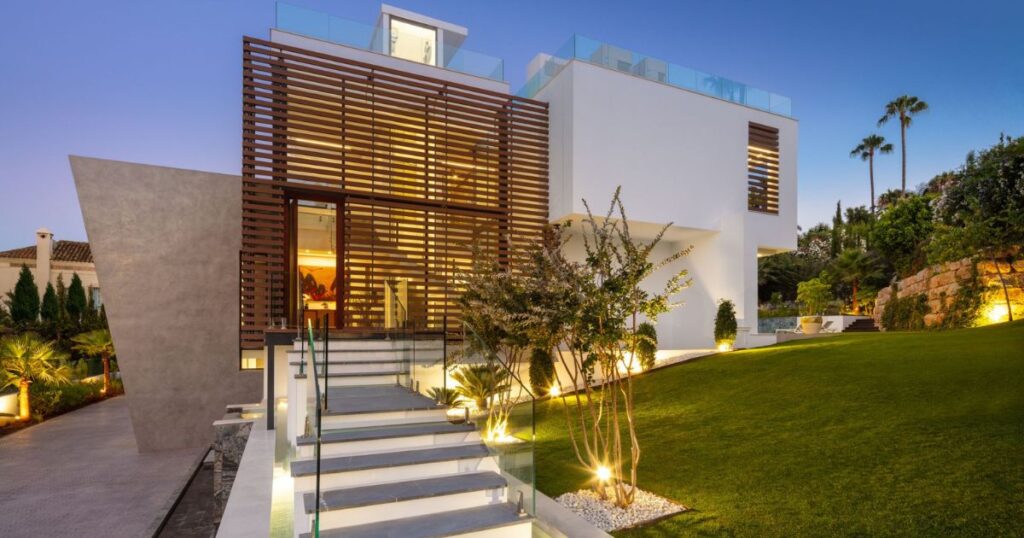 renting holiday villa in Marbella