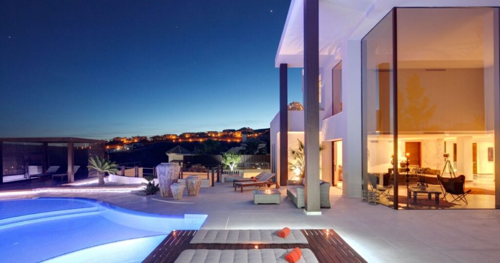 renting holiday villa in Marbella