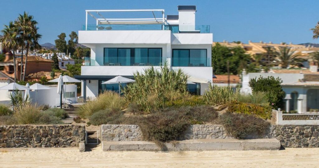 renting holiday villa in Marbella