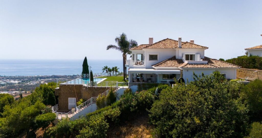 renting holiday villa in Marbella