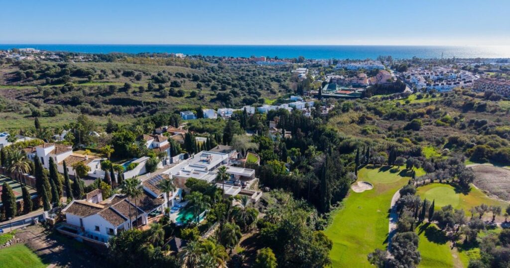 Villas for Rent in El Paraiso, Costa del Sol, Spain