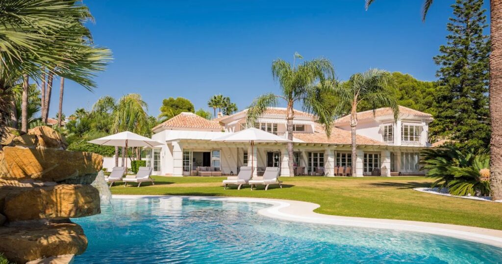 Villas for Sale in Los Monteros Marbella East