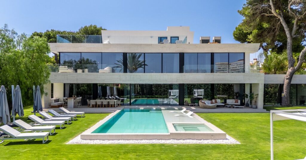 Villas for Sale in Los Monteros Marbella East
