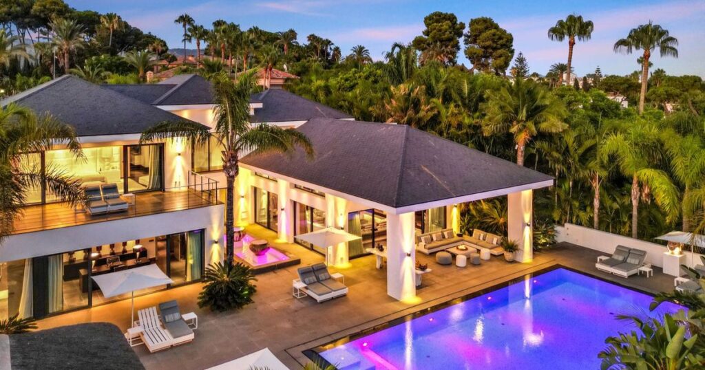 Villas for Sale in Los Monteros Marbella East