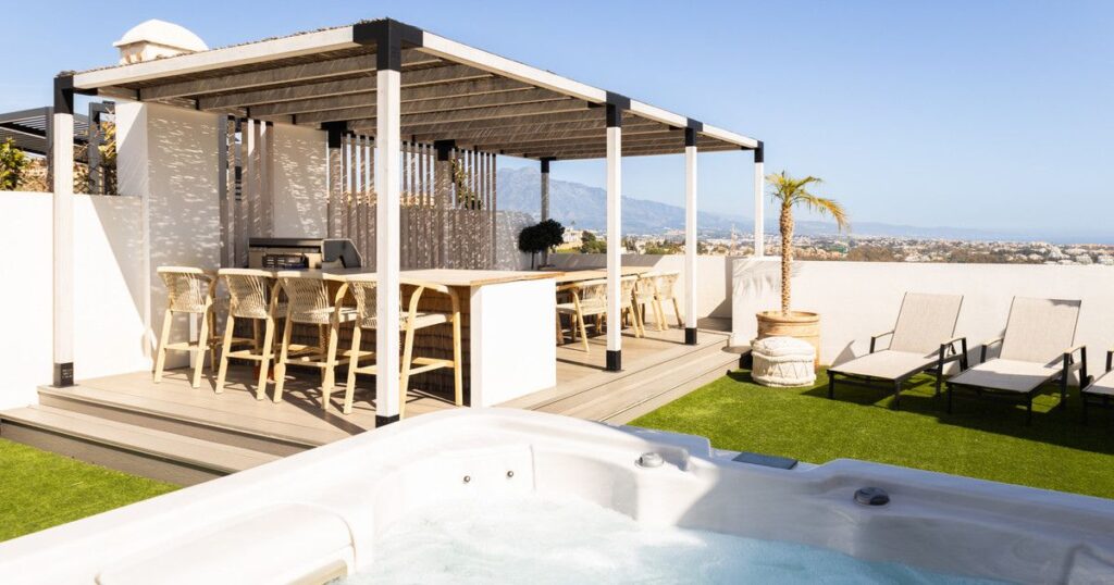 Propiedades de Lujo en Venta en El Paraíso | Costa del Sol