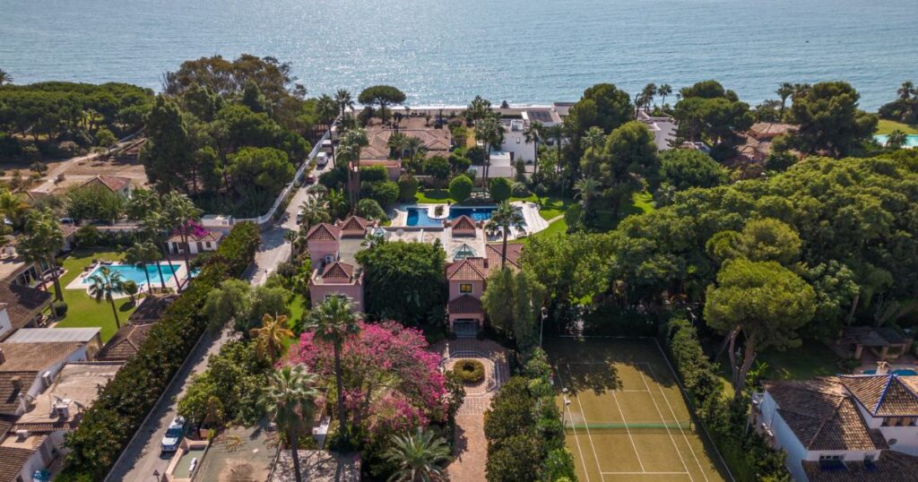 Propiedades de Lujo en Venta en El Paraíso | Costa del Sol