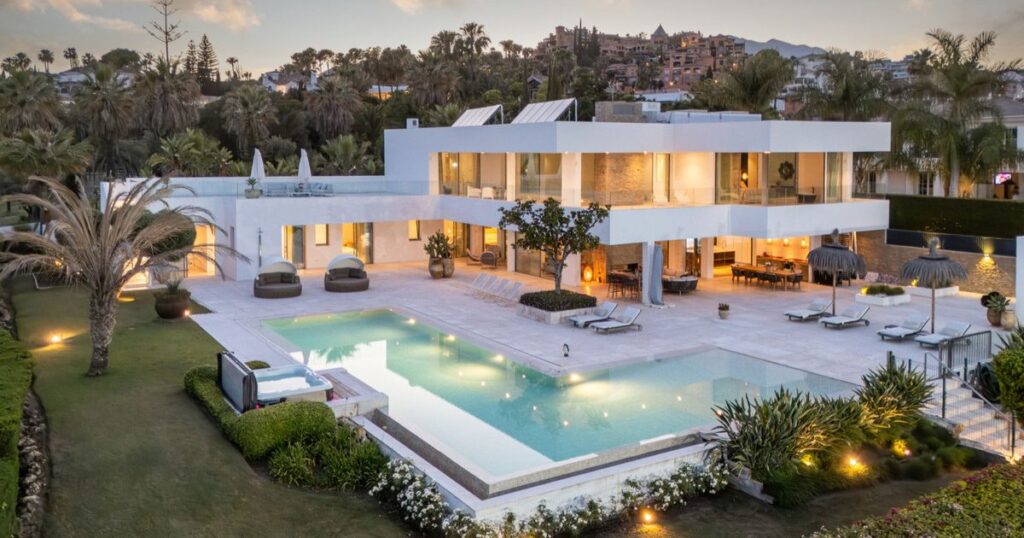 Properties For Sale in Nueva Andalucía